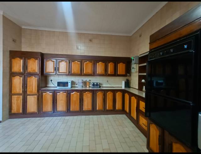 4 BEDROOM HOUSE FOR SALE IN VANDERBIJLPARK SE 3